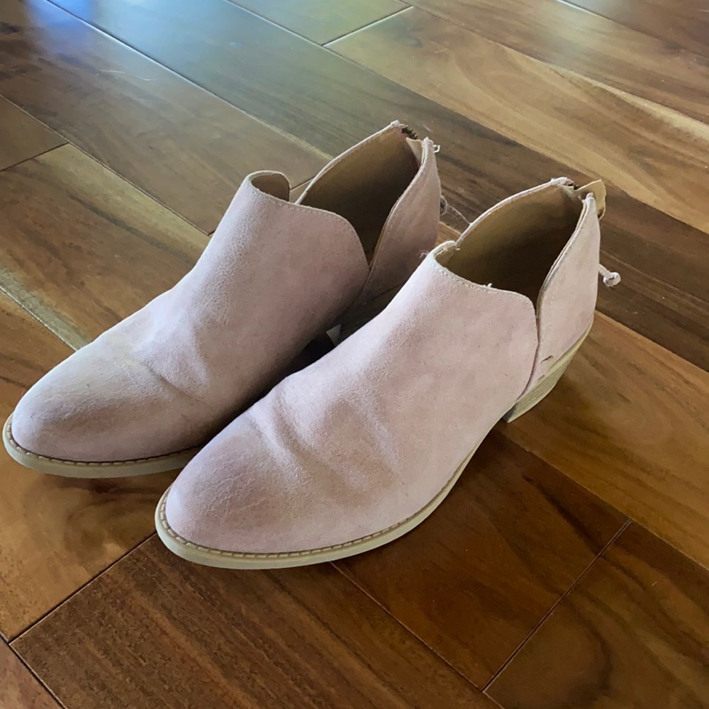 Quipid Pale Pink Ankle Booties, Size 7